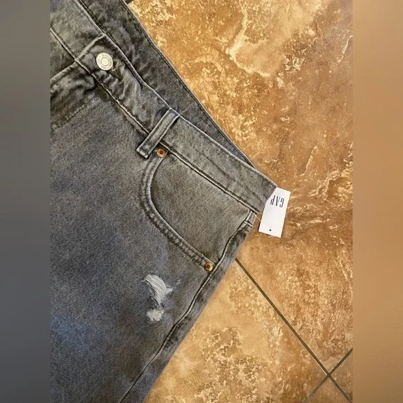 NWT Gap low stride zipper-Fly Destructed Denim light wash black Shorts  14/32 - Picture 3 of 9